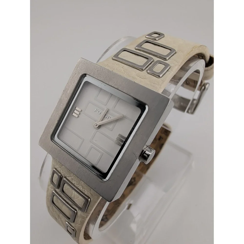 Fossil Women's Watch 27mm Case White Leather Band JR-9643 w/ Box New Battery